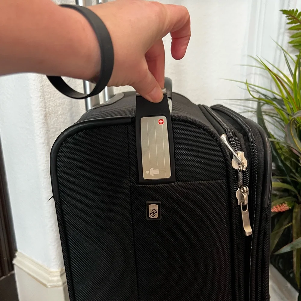 SwissGear Black Softside Carry-On Roller